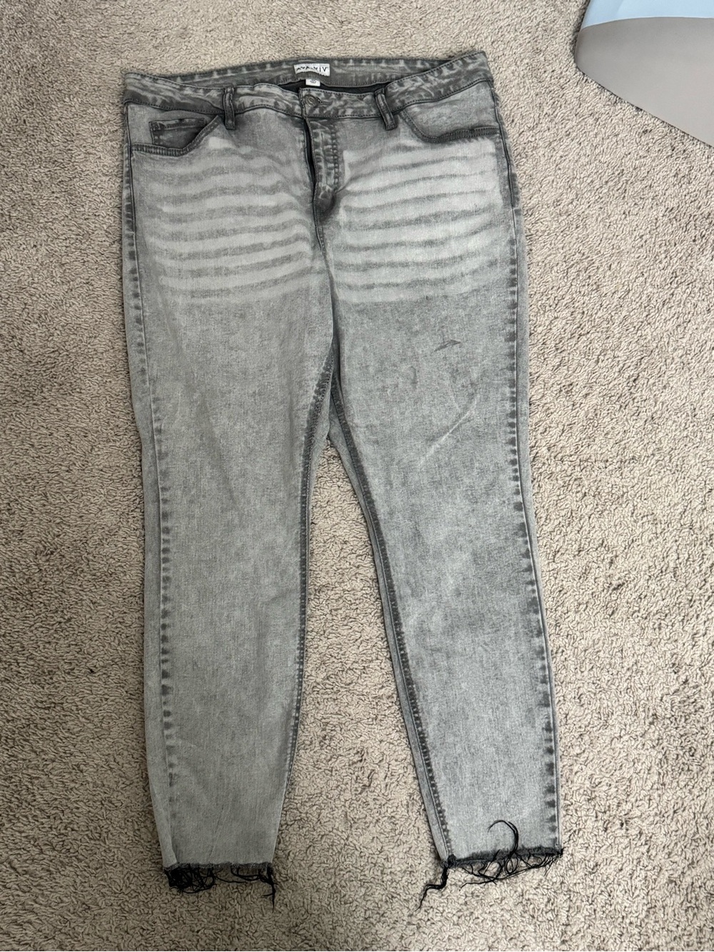 Ava & Viv Light Gray Skinny Jeans with Washed Fade
